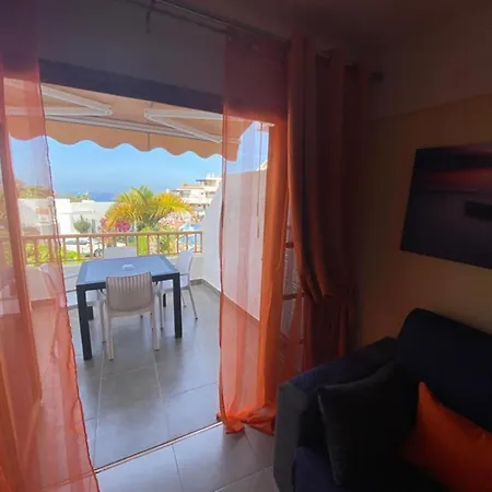 Primo Piano Con Vista Piscina E Parziale Vista Mare Daire