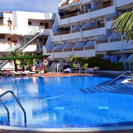Primo Piano Con Vista Piscina E Parziale Vista Mare Daire